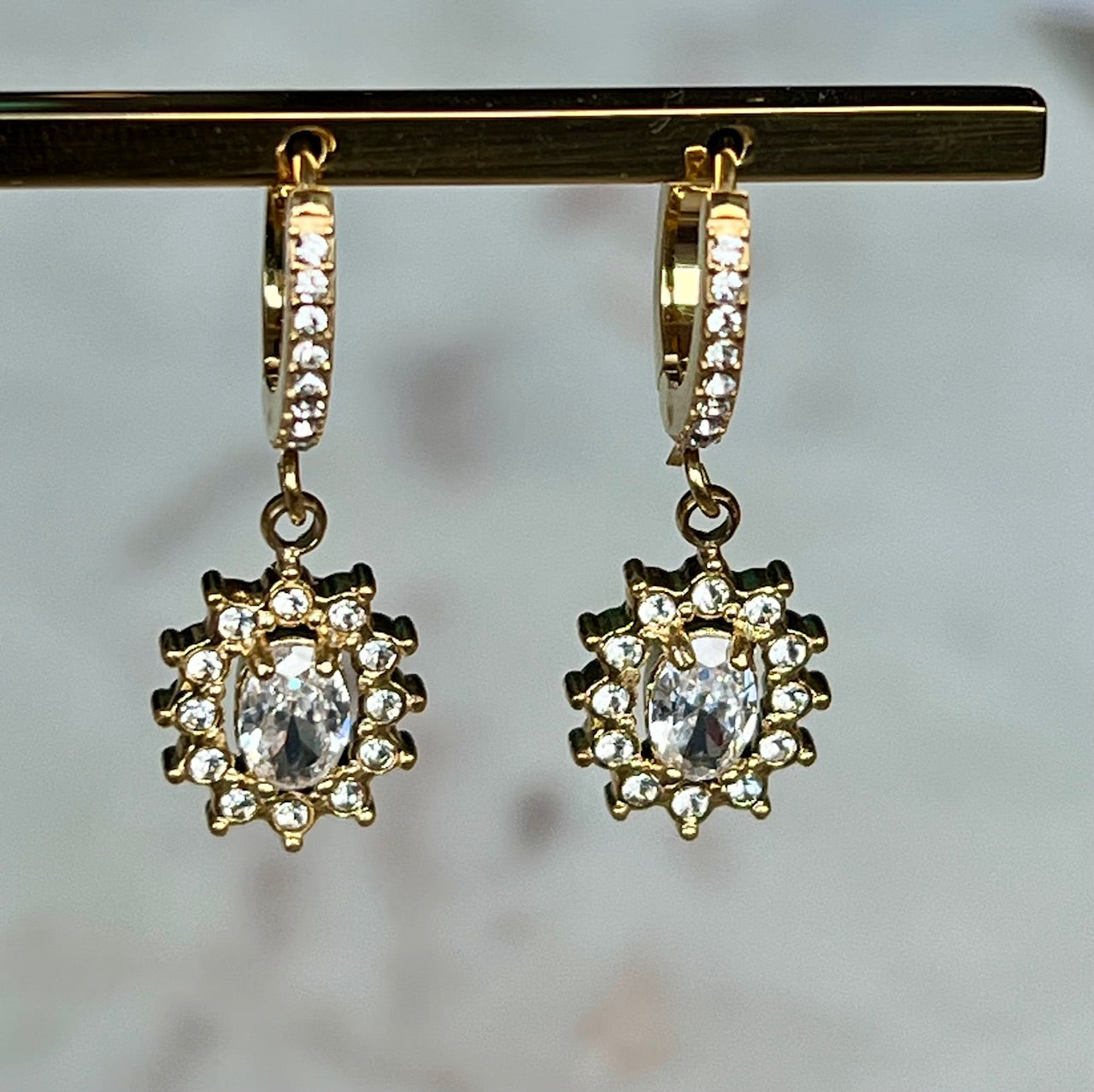 Øredobber - Gull - hoops med medaljong og stener