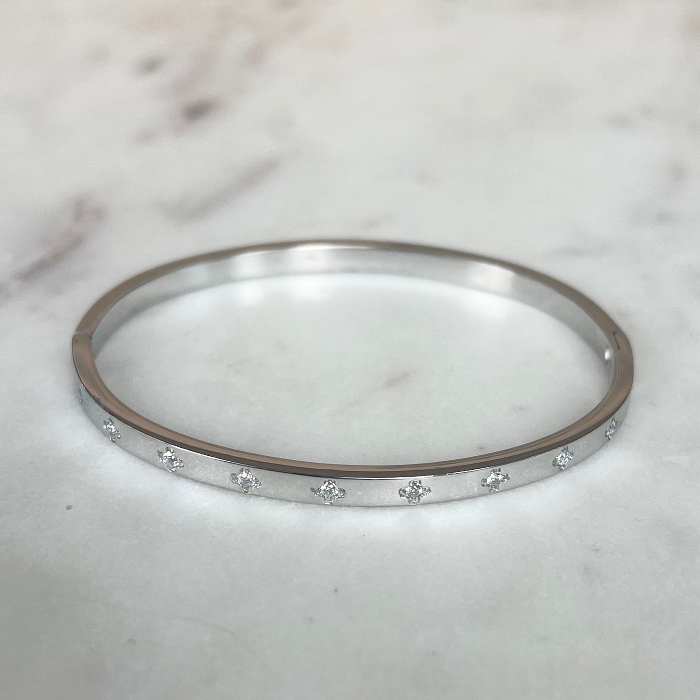 Bangle, ovalt armbånd - zirkonstener, sølv