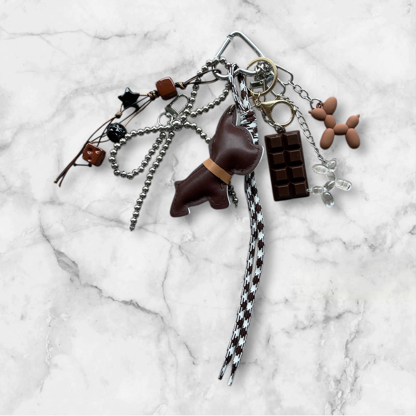 Veskepynt - Brun -hund, sjokolade, sølv