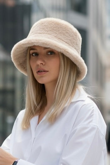 Fuskepels lue, Vendbar, beige