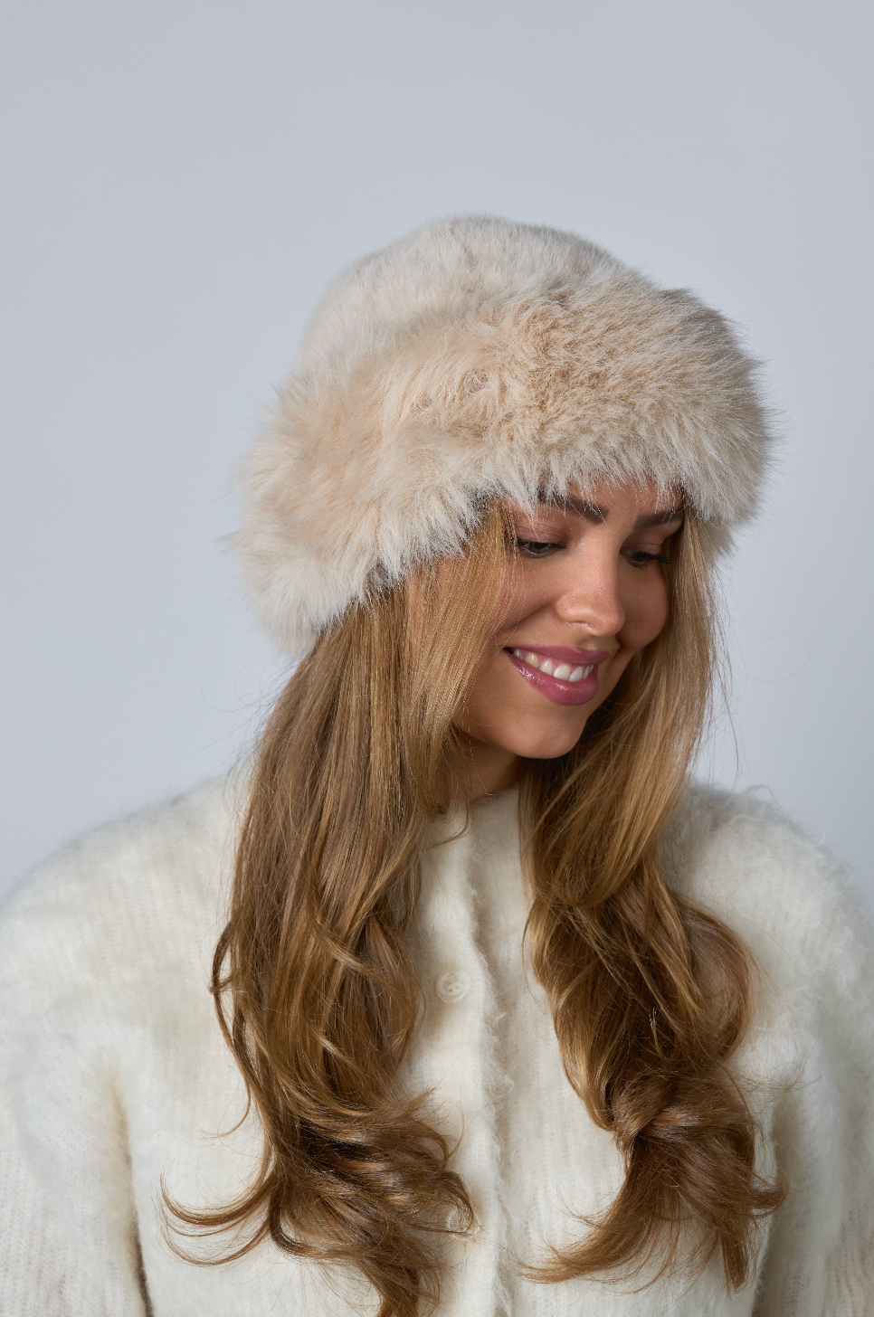 Fuskepels lue, Beige