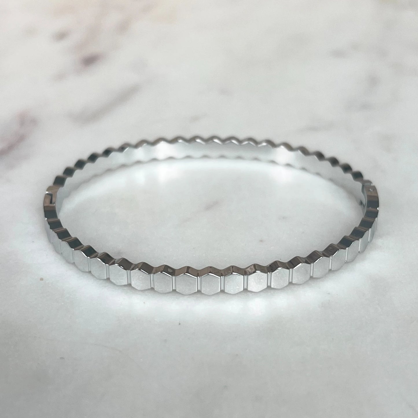 Bangle, ovalt armbånd - Hexagon, sølv
