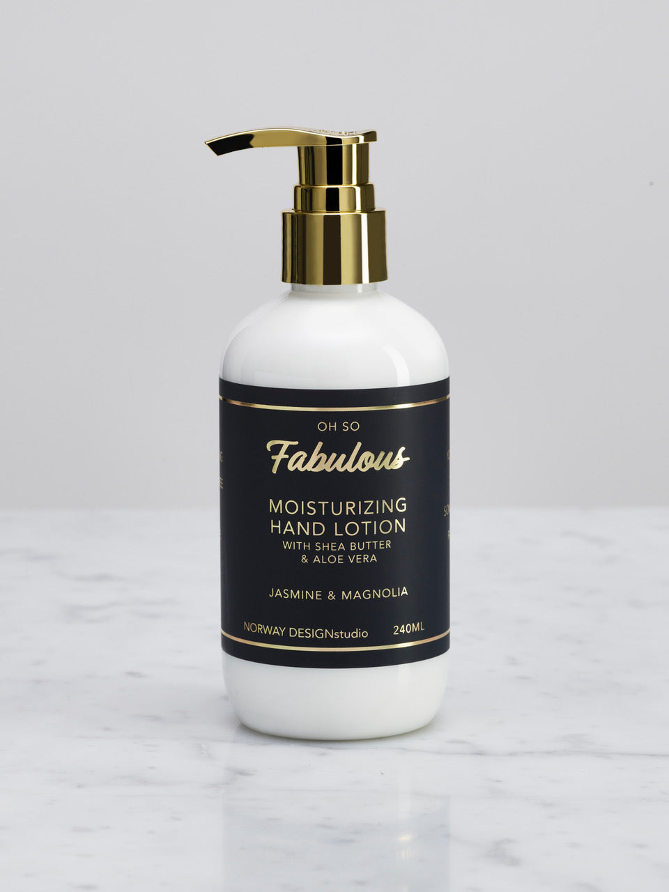 Fantastisk deilig fuktighetsgivende lotion med masse pleiendeingredienser som shea butter, aloe vera og vitamin E. Trekker raskt inn i huden og dufter himmelsk.