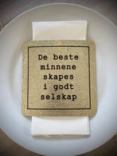 Last inn bildet i Galleri-visningsprogrammet, Pappiett gull glitter &quot;De beste minnene skapes i godt selskap&quot;
