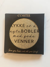 Last inn bildet i Galleri-visningsprogrammet, Coaster gull glitter &quot;Lykke er å nyte bobler med gode venner&quot;
