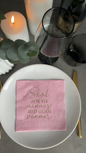 3-lags rosa serviett med gull tekst - Skål for nye minner med gode venner
