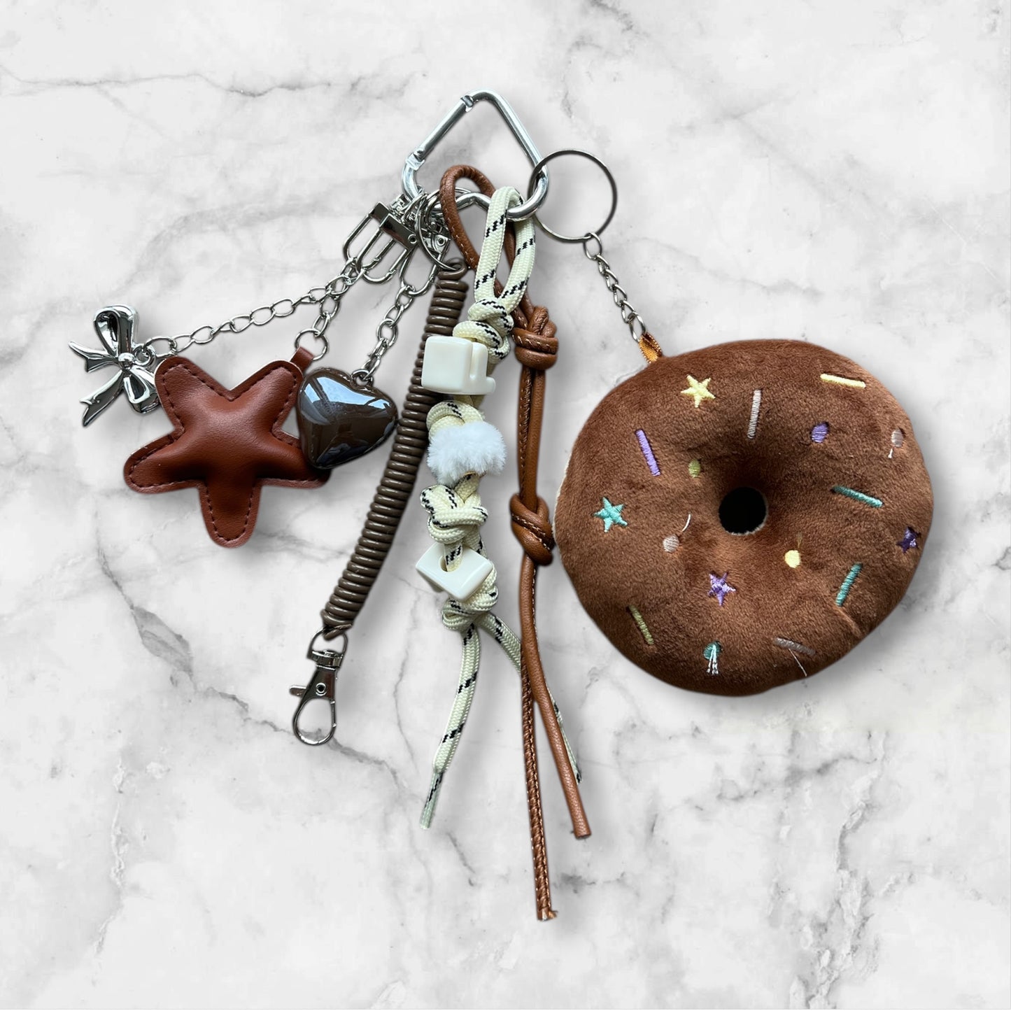 Veskepynt - Brun -Doughnut, stjerne, sølv