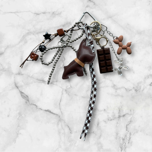 Veskepynt - Brun -hund, sjokolade, sølv