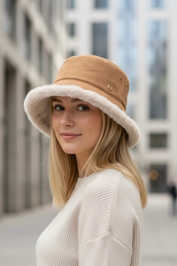 Fuskepels lue, Vendbar, beige