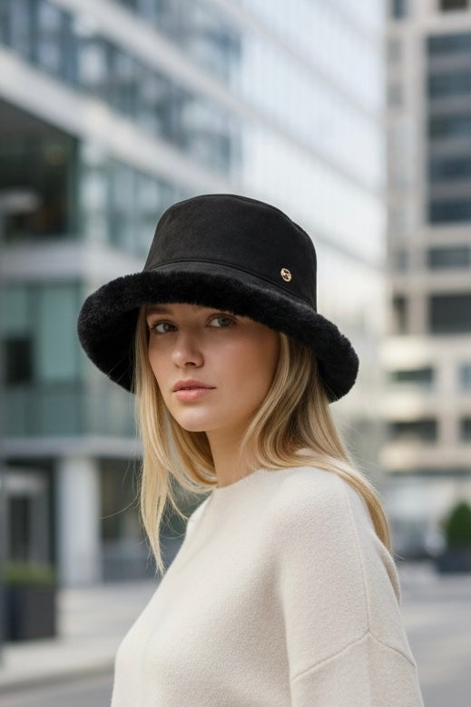 Fuskepels lue, Vendbar, sort