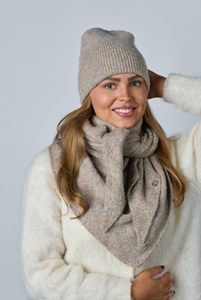 Strikket trekant skjerf Norway Designstudio