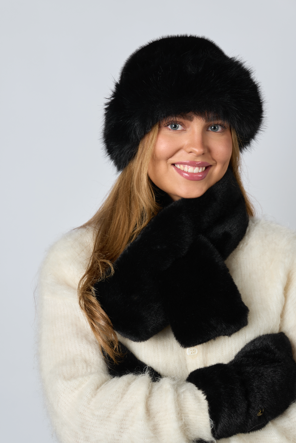 Fuskepels skjerf, Sort