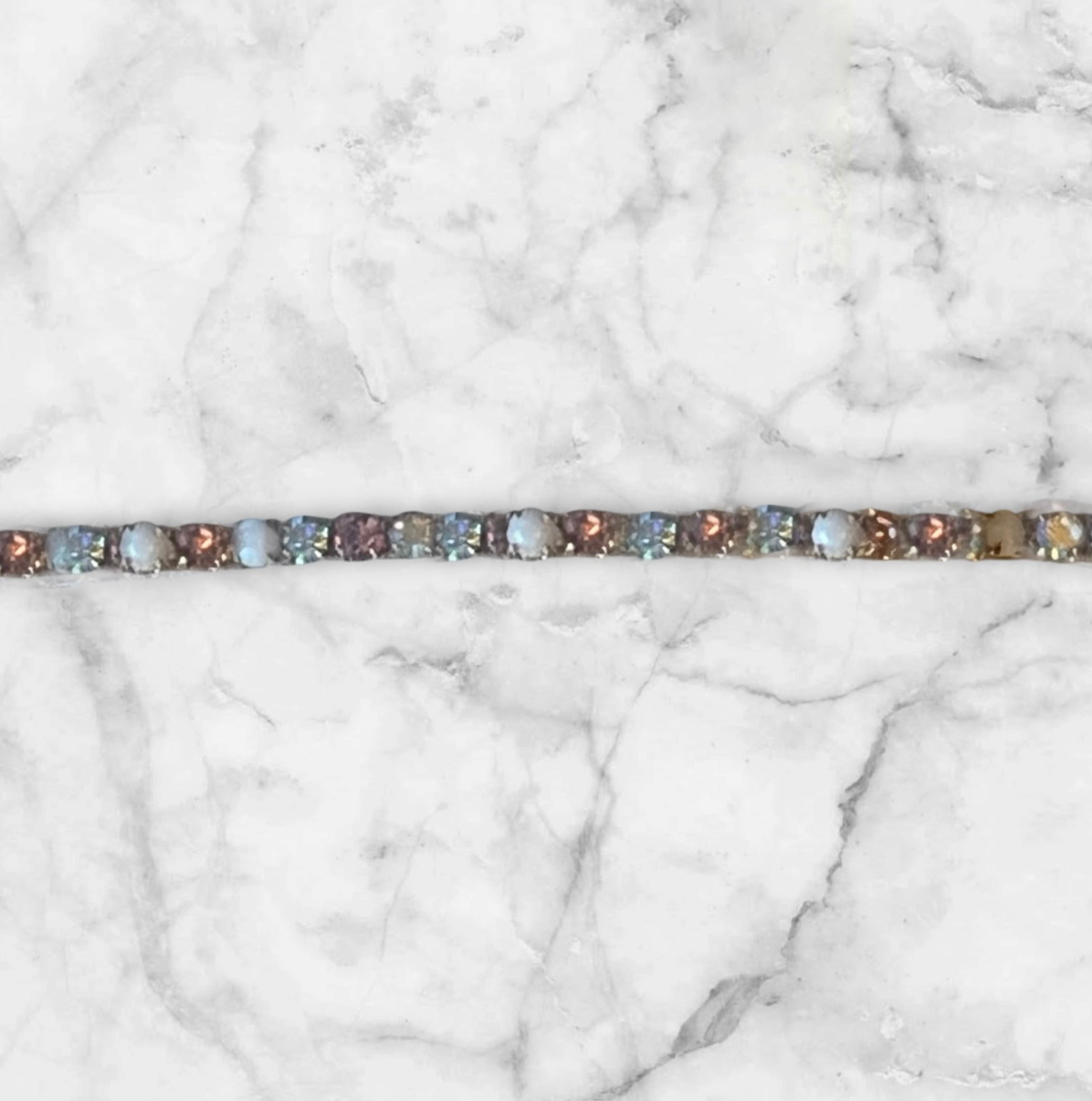 Elastisk armbånd med zirkonstener - Multifargede lyse stener, Gull