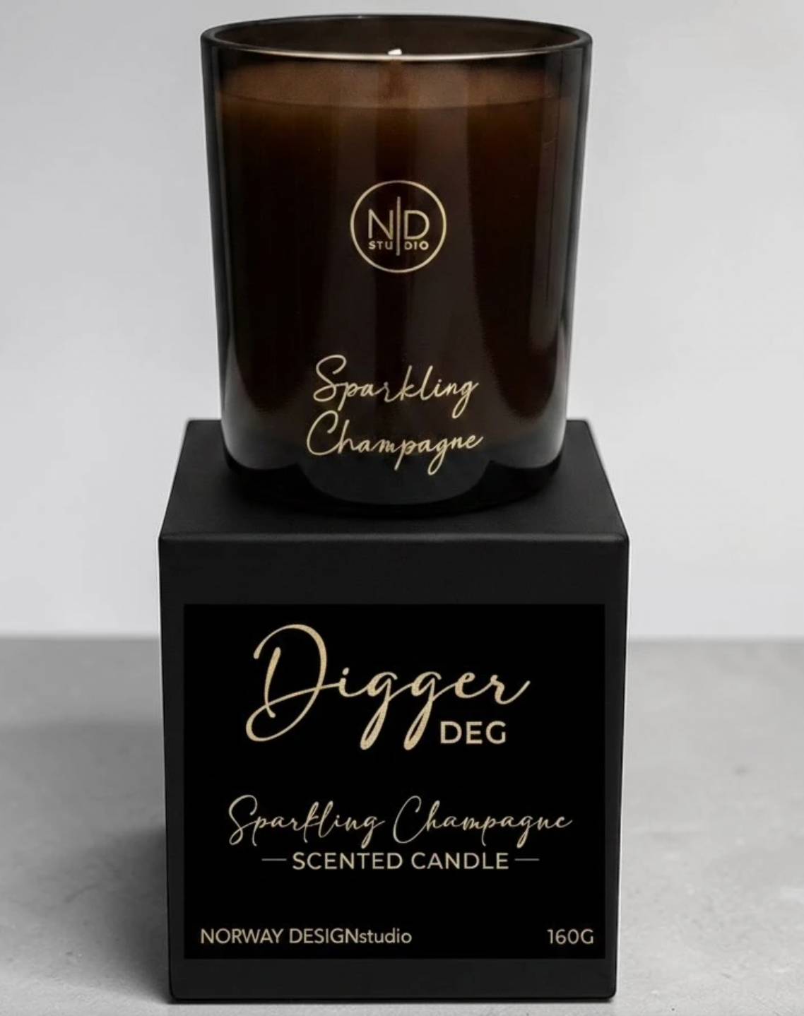 Duftlys Digger deg med Sparkling Champagne i mørkt glass på sort gaveeske