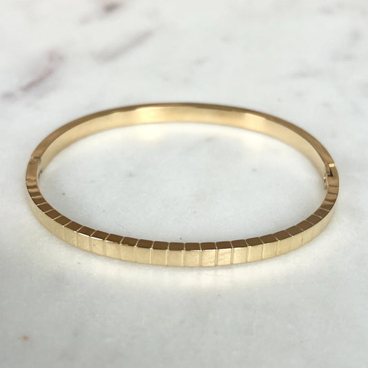 Bangle, ovalt armbånd - Ribbed, gull