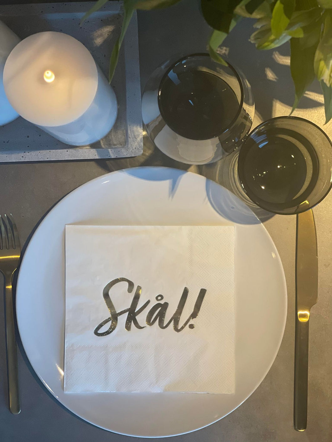 3-lags Hvit serviett med gull tekst - Skål!