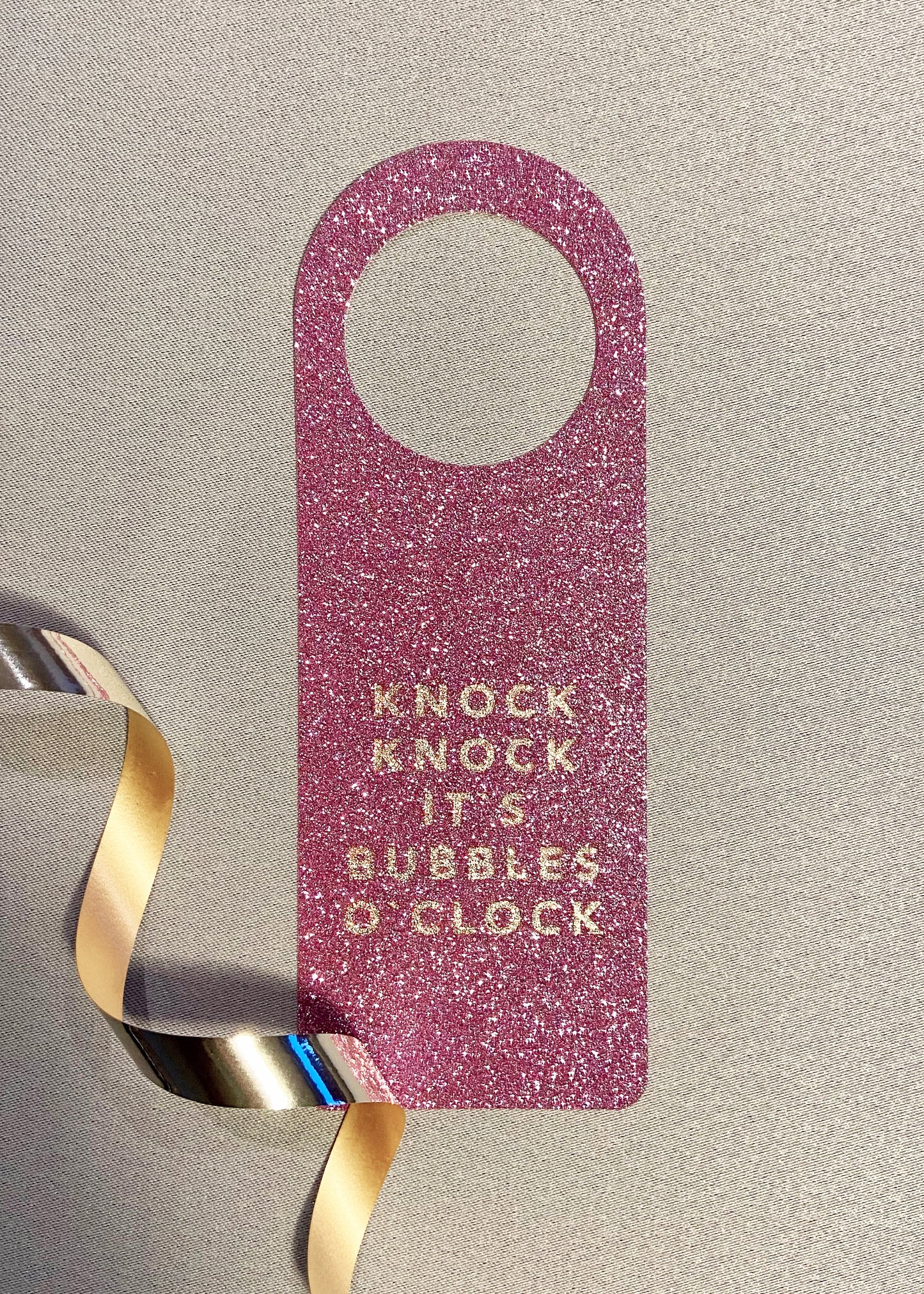 Flaskekort "Knock knock, it`s bubbles o`clock"