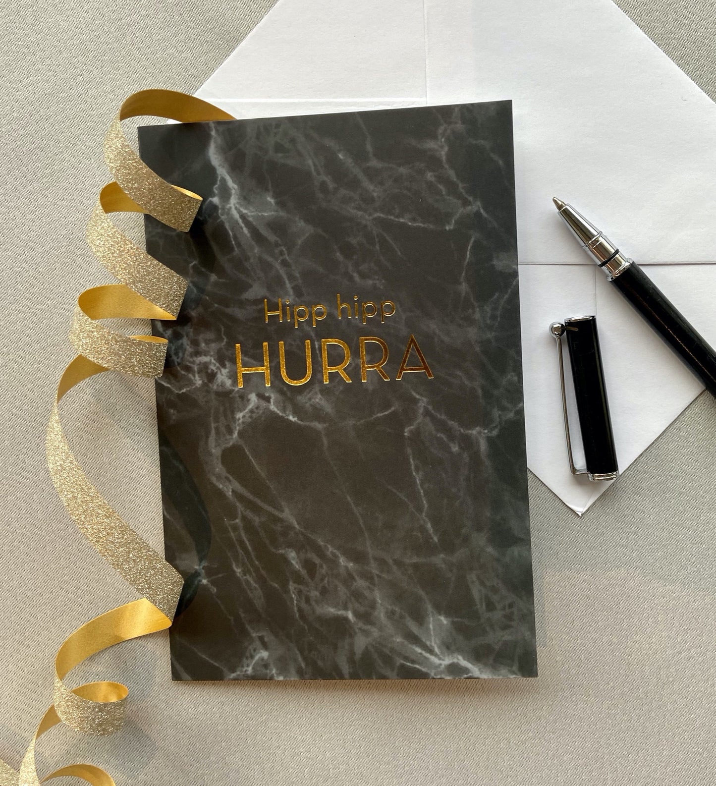 Gratulasjonskort "Hipp hipp hurra"