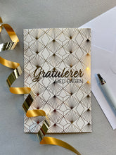 Last inn bildet i Galleri-visningsprogrammet, Gratulasjonskort &quot;Gratulerer med dagen&quot; med mønster i gull
