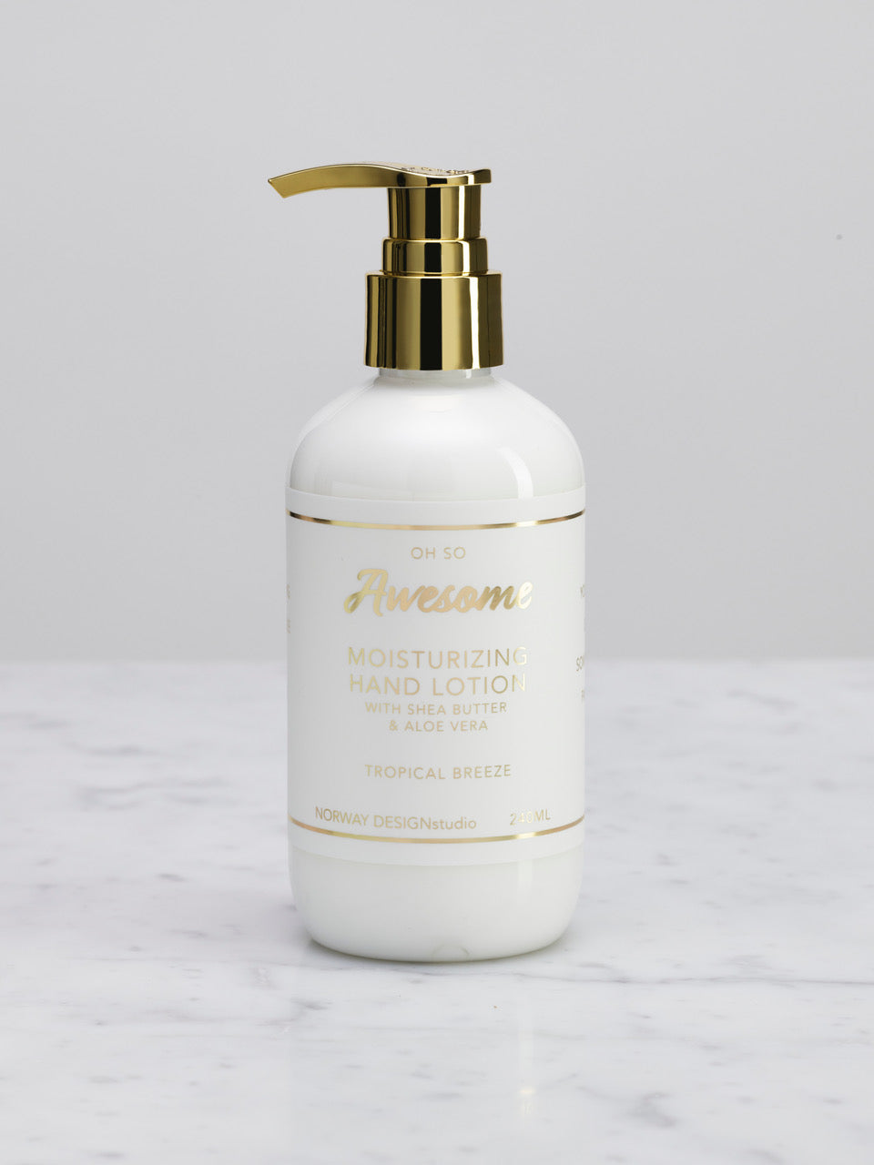 Fantastisk deilig fuktighetsgivende lotion med masse pleiendeingredienser som shea butter, aloe vera og vitamin E. Trekker raskt inn i huden og dufter himmelsk.