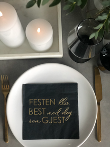 3-lags Sort serviett med gulltekst - Festen blir best med deg som gjest