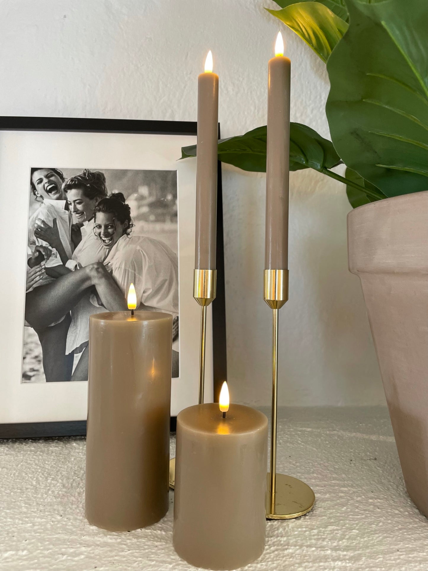 NYHET! 2 stk naturtro LED-kronelys, beige