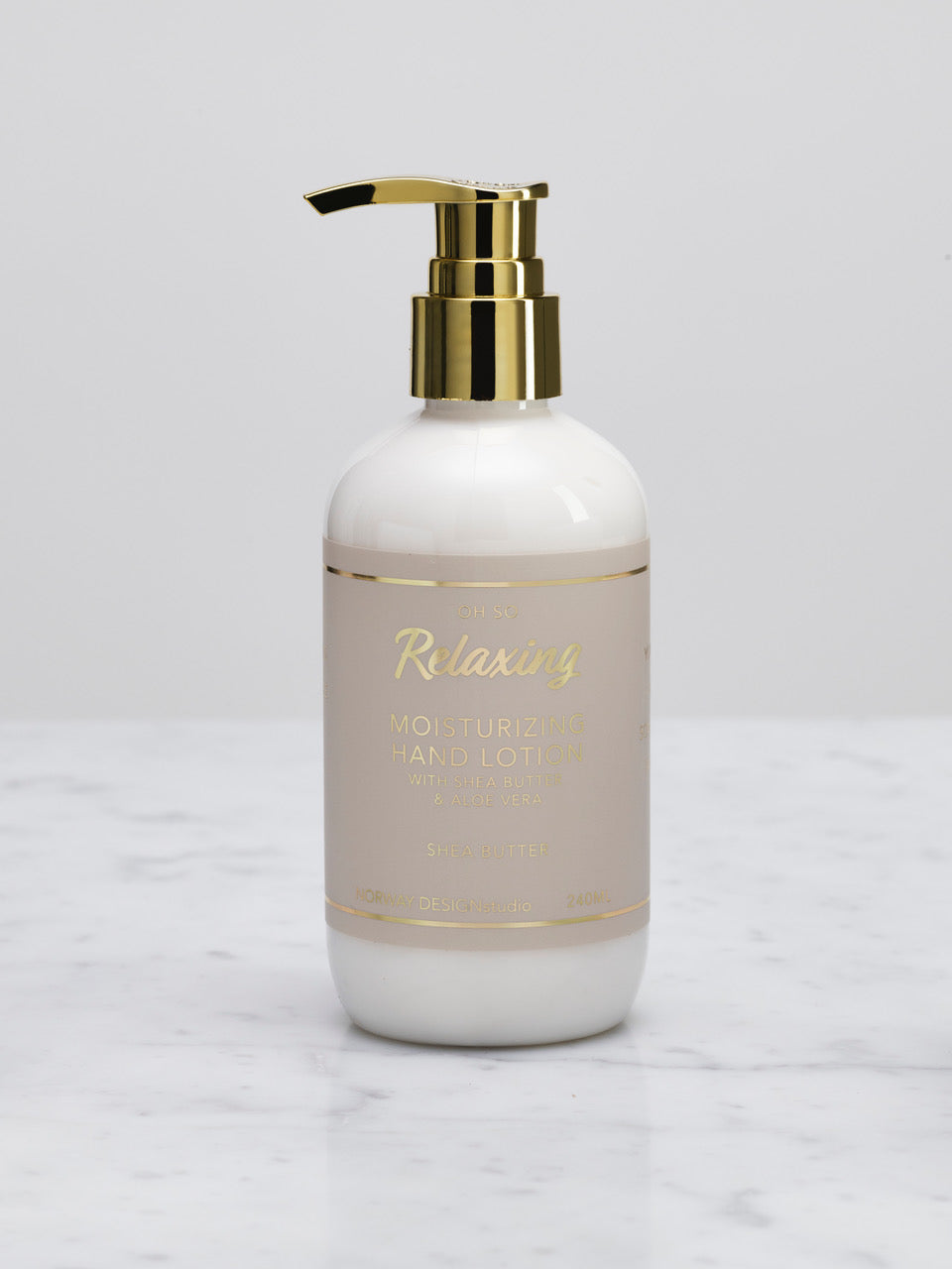 Fantastisk deilig fuktighetsgivende lotion med masse pleiendeingredienser som shea butter, aloe vera og vitamin E. Trekker raskt inn i huden og dufter himmelsk.