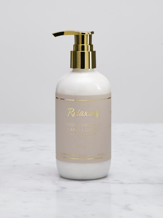 Fantastisk deilig fuktighetsgivende lotion med masse pleiendeingredienser som shea butter, aloe vera og vitamin E. Trekker raskt inn i huden og dufter himmelsk.